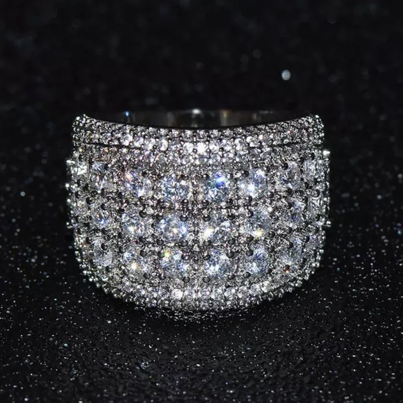 NEW 925 BAGUE STERLING SILVER DIAMOND RING, CUTE RING, SHINY RING. - Picture 3 of 9